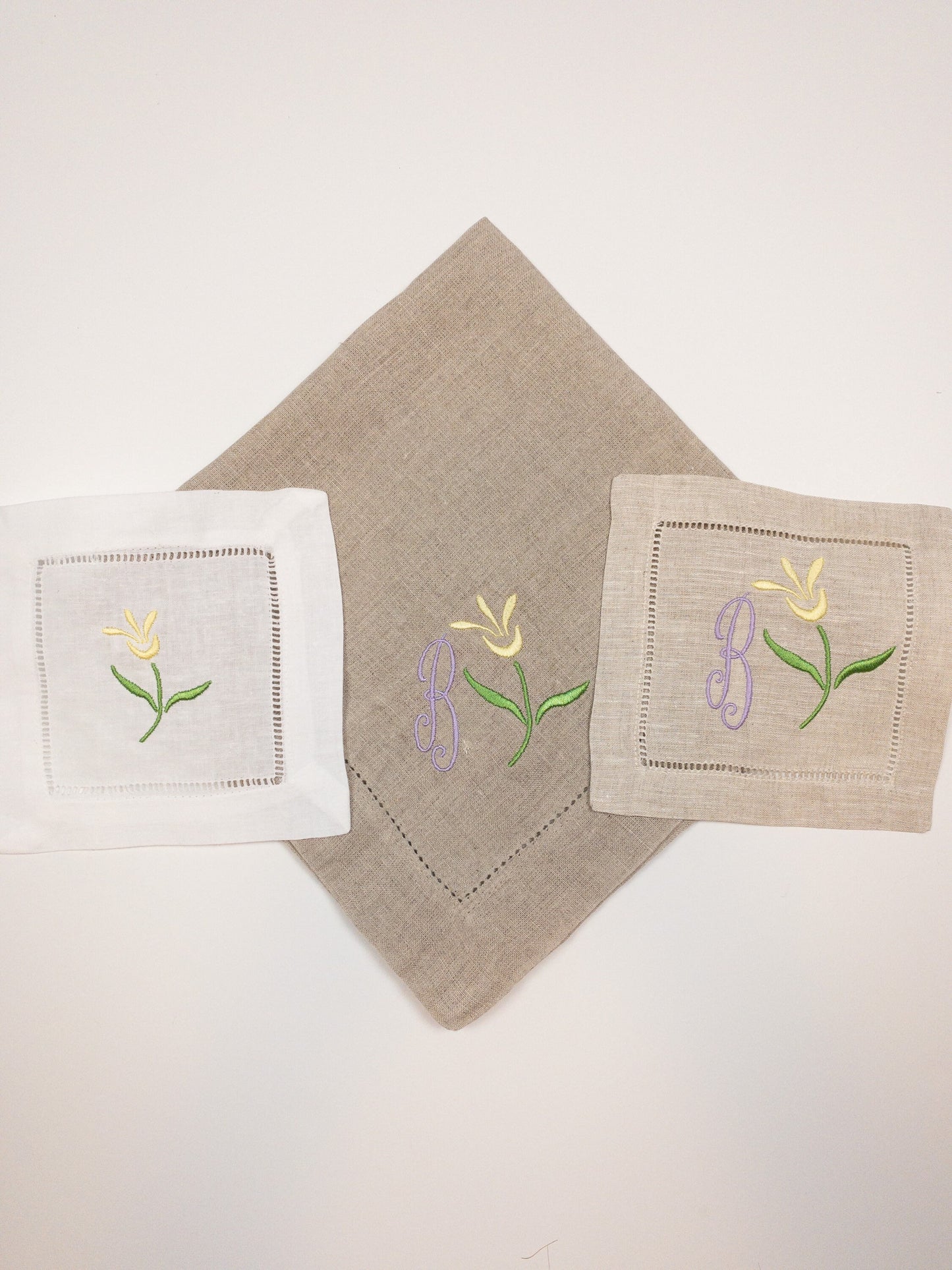 Vintage Inspired Flower Monogrammed Cloth Dinner Napkin, Abstract Tulip Personalized Linen Napkin #126