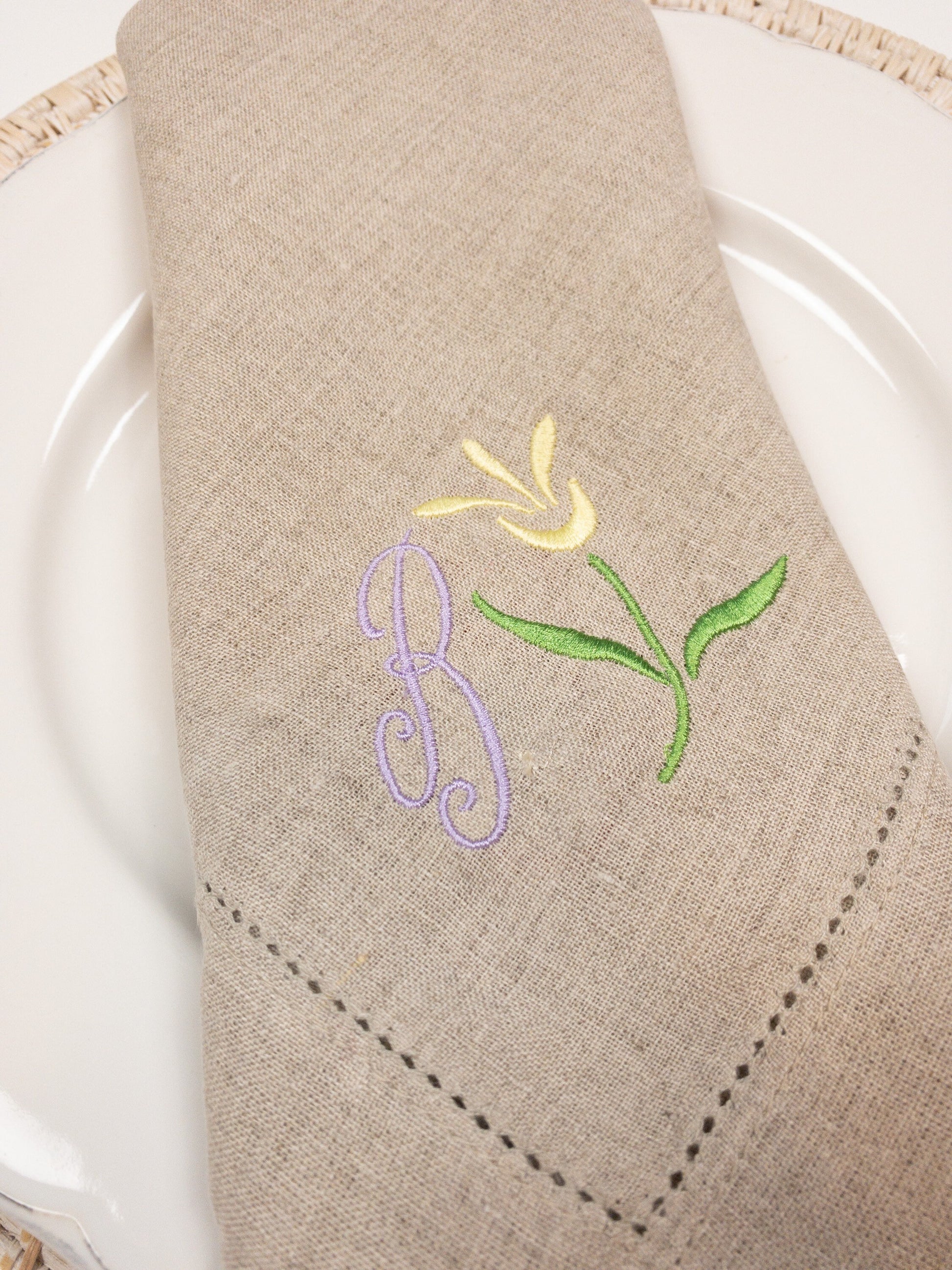 Vintage Inspired Flower Monogrammed Cloth Dinner Napkin, Abstract Tulip Personalized Linen Napkin #126