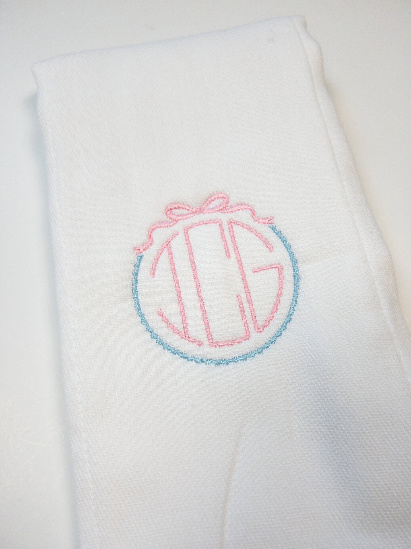 Scalloped Monogrammed Burp Cloth for Baby Girl, Girl's Personalized Burp Cloth, Girly Monogram for babies